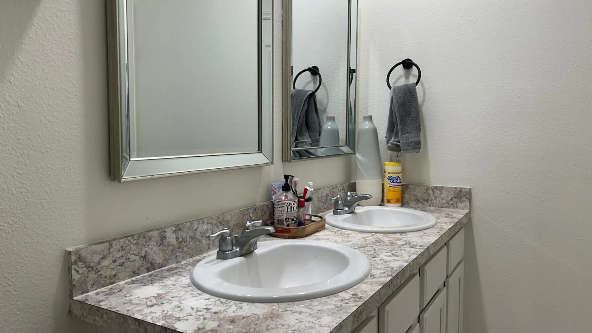 Divine Room - Davenport 5 Star - Shared Bathroom